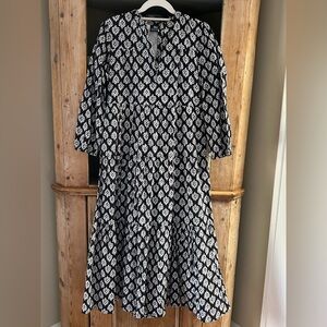 Madison Mathews Folly Midi dress. Small EUC. Black/White Pattern.Tiered & flowy